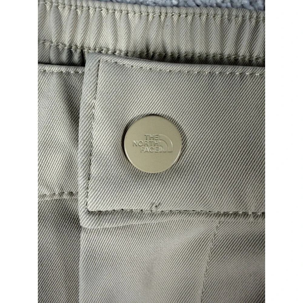 The North Face Standard Jogger Men's‎ Size 30, Tapered Logo Beige Drawstring